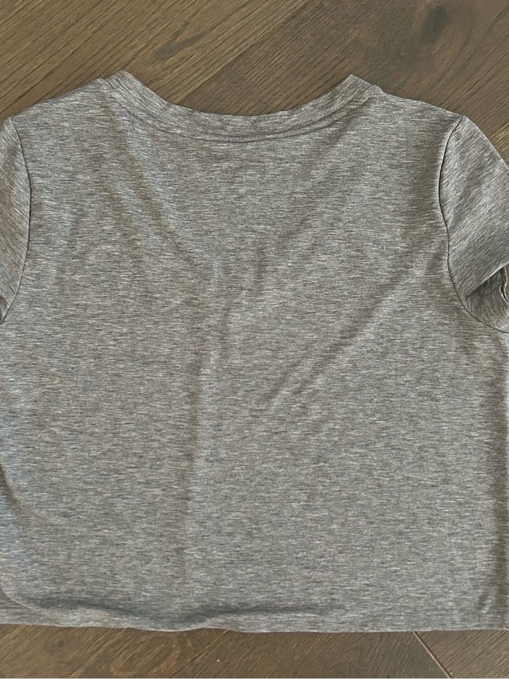 Gap Fit Breathe Women’s‎ V-Neck Short Sleeve Cropped Top - Heather Gray Small - Picture 2 of 4